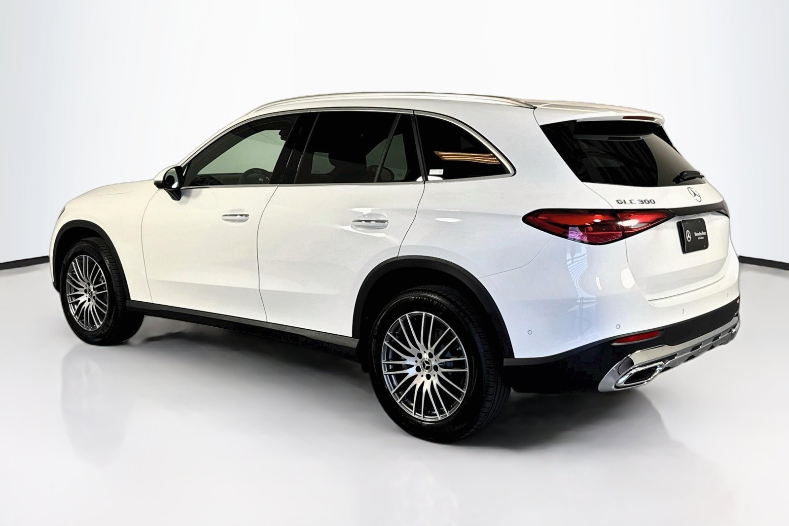 New 2027 Polar White Mercedes-Benz GLC 300 image 7