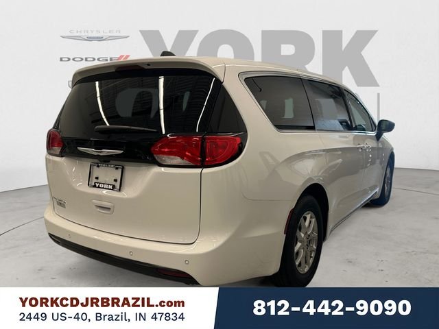 New 2027 Bright White Clear-Coat Exterior Paint Chrysler LX image 5