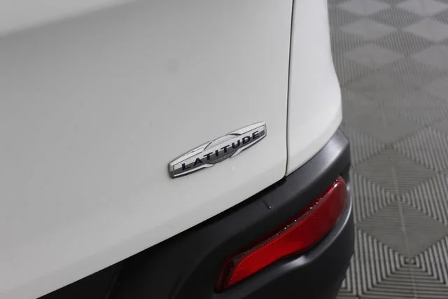 Used 2015 White Jeep Latitude image 32