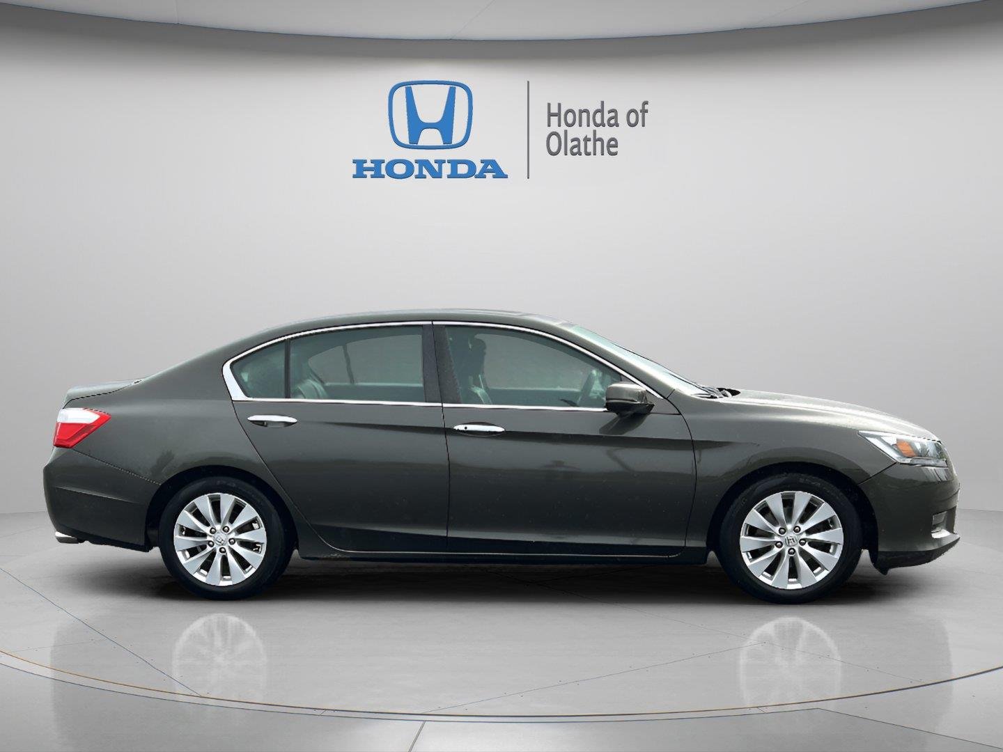 Used 2014 Honda Accord EX-L with VIN 1HGCR2F82EA066807 for sale in Kansas City