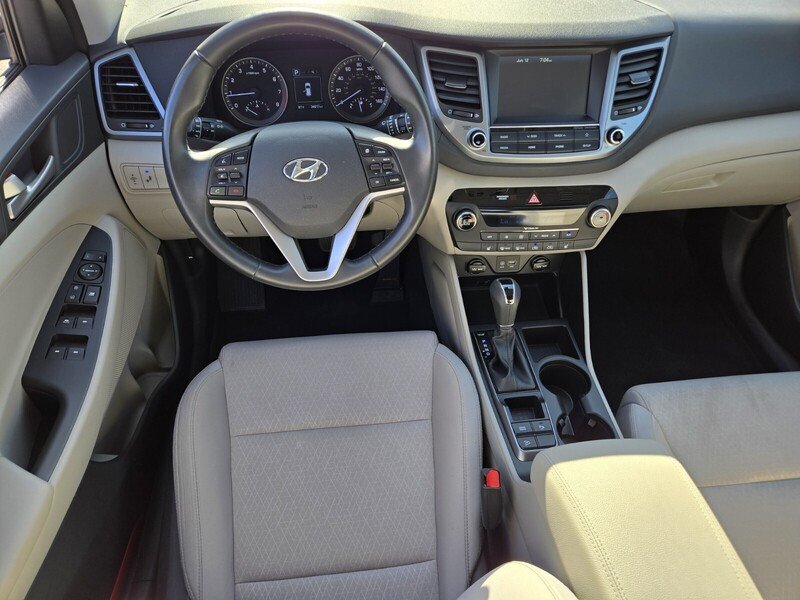 Used 2018 Molten Silver HYUNDAI VALUE FWD image 13