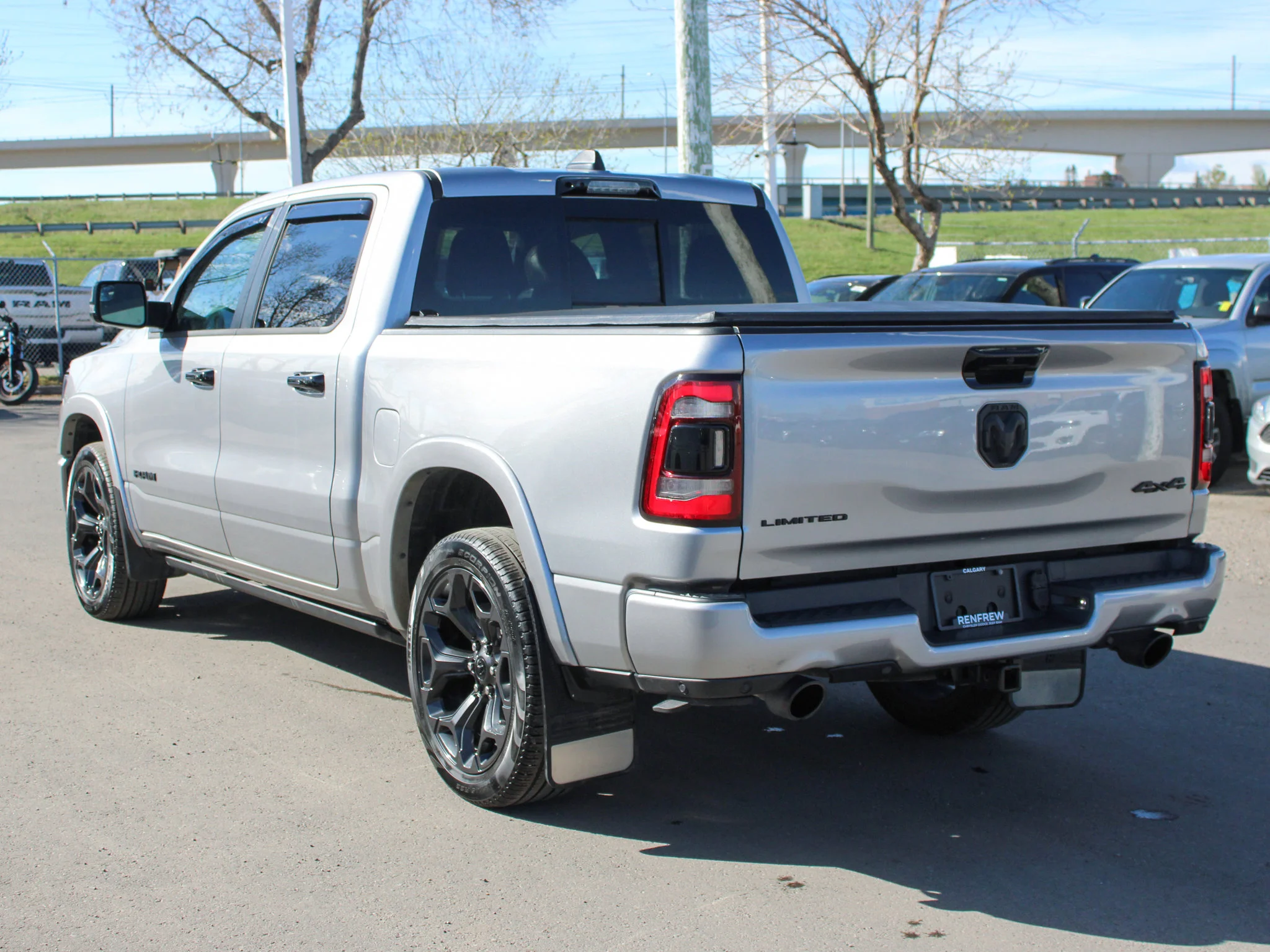 Certified Used 2024 Silver RAM Limited * No Accidents | HEMI V8 | Running Boards | Head-Up Display | 3.92 Axle Ratio | Navigation image 15