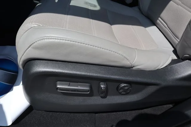 Used 2020 Lunar Silver Metallic Honda Touring image 18