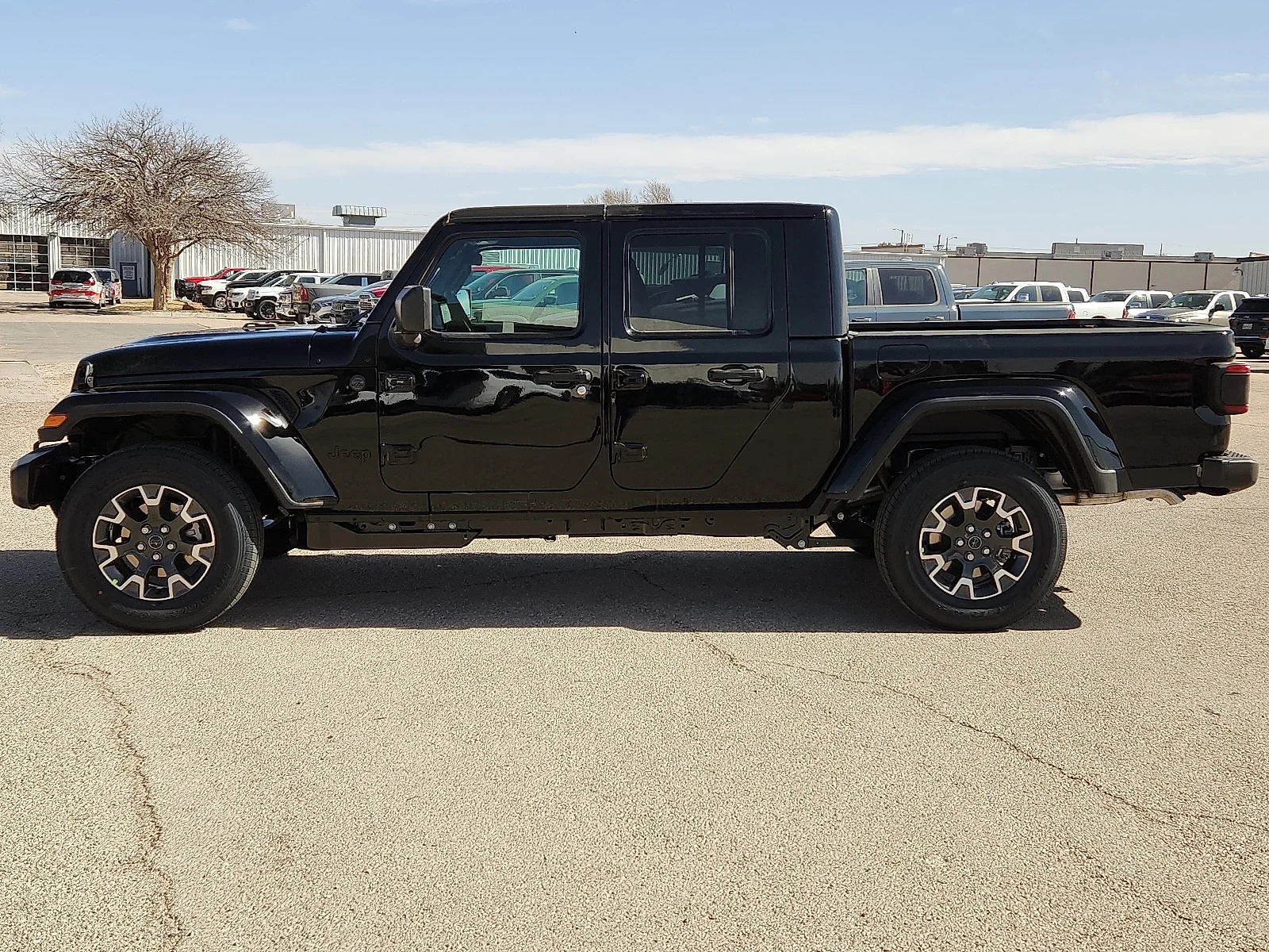 New 2026 Black Clear-Coat  Paint Jeep SAHARA 4X4 image 2