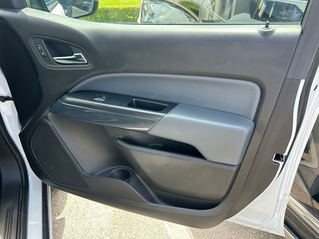 Used 2018 White Chevrolet Z71 image 41
