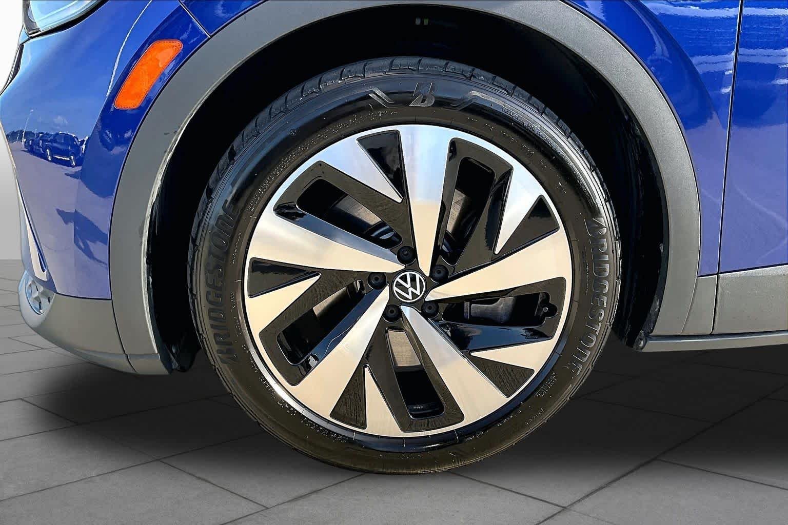 Used 2022 Dusk Blue Metallic/Black Roof Volkswagen Pro S image 9