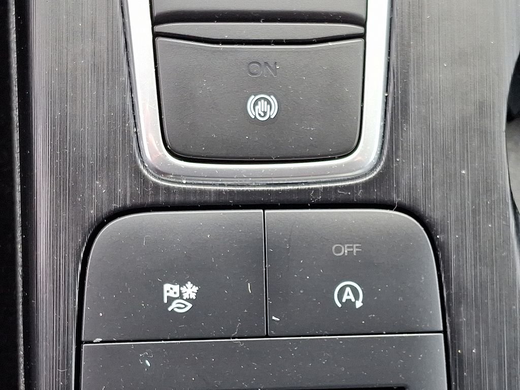 Used 2022 Black Ford SEL image 24