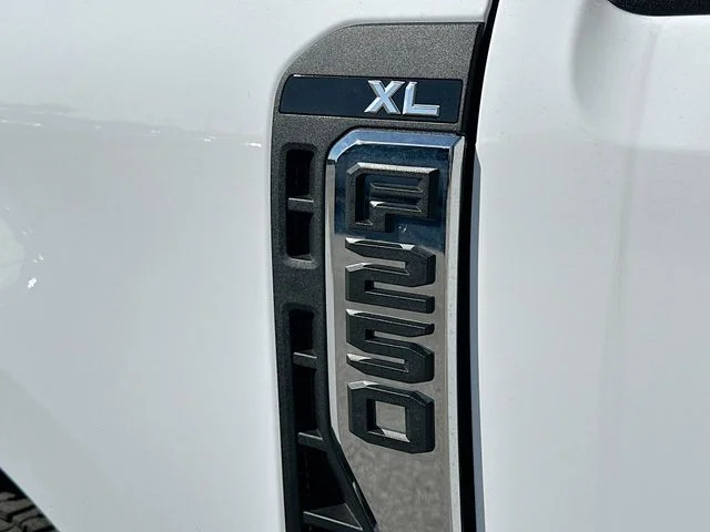 New 2026 Oxford White Ford XL image 17