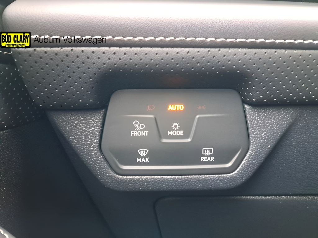 2025 Volkswagen Atlas Cross Sport SE w/Tech - Photo 31