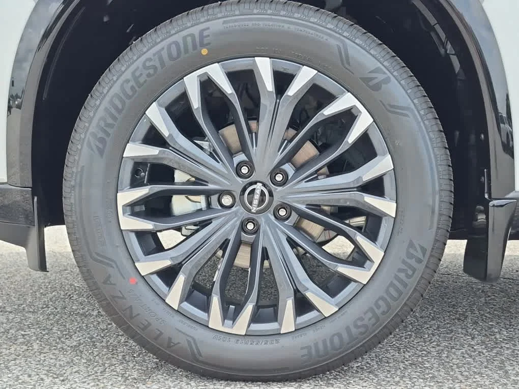 New 2026 Everest White Pearl TriCoat / Super Black Two-tone Nissan Platinum image 6