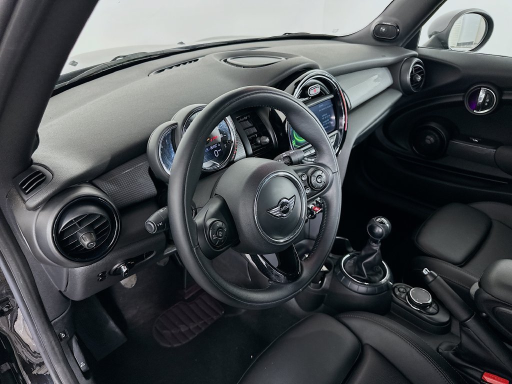 Used 2016 Black MINI Base image 9