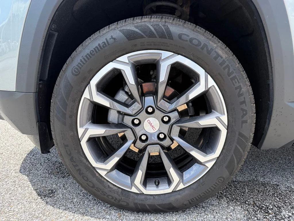 Used 2025 Silver GMC Elevation image 22