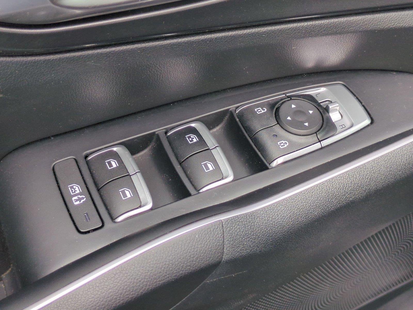 Used 2023 Glacial White Pearl Kia LX image 16