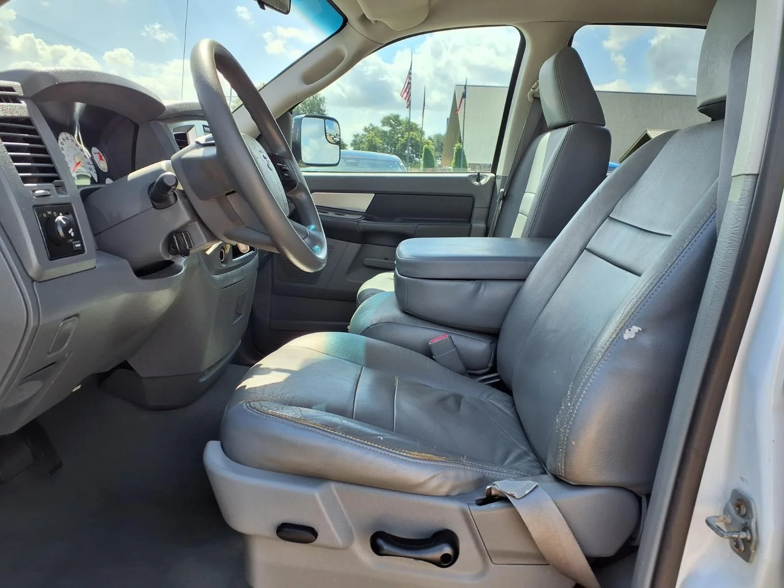 Used 2007 White Dodge SLT image 11