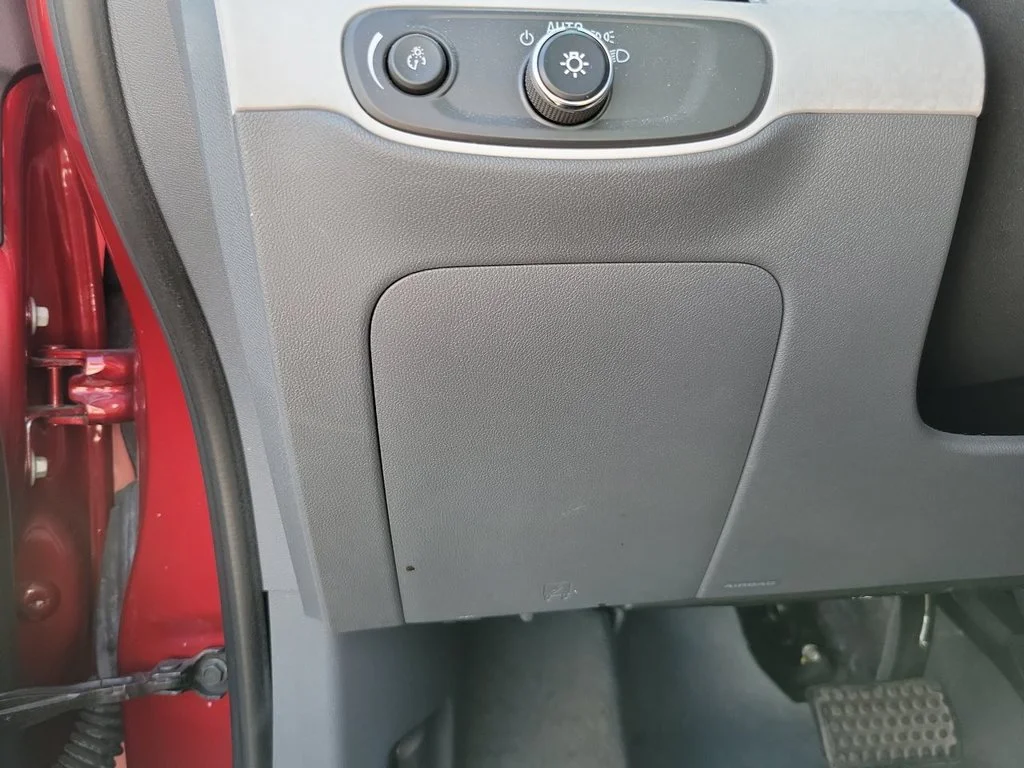 Certified Used 2017 Includes (TUS) Black grille. Chevrolet Premier image 17