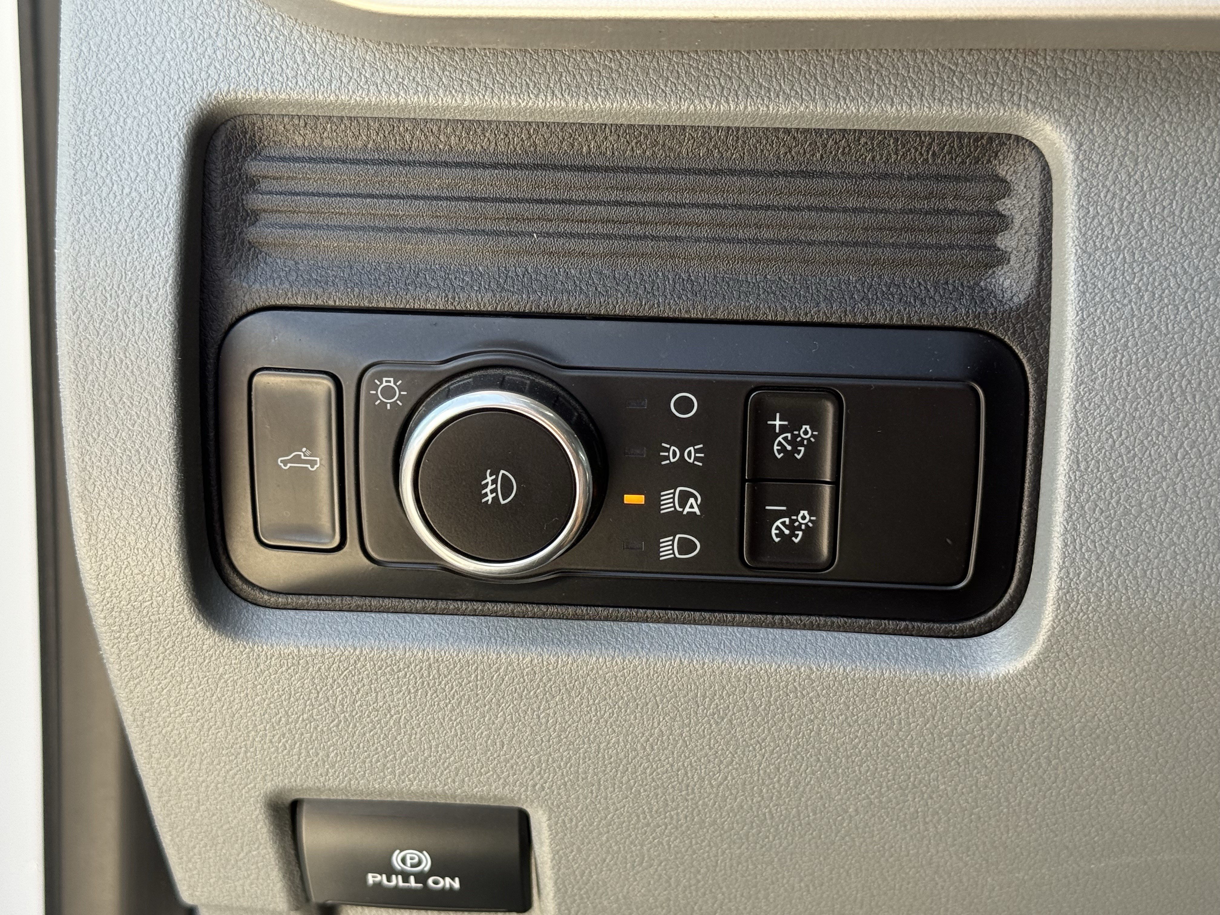 Used 2025 Oxford White Ford XLT image 23