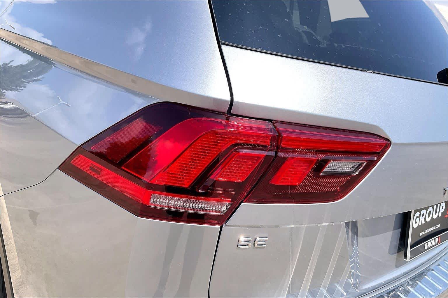 Used 2024 Pyrite Silver Metallic Volkswagen SE image 27