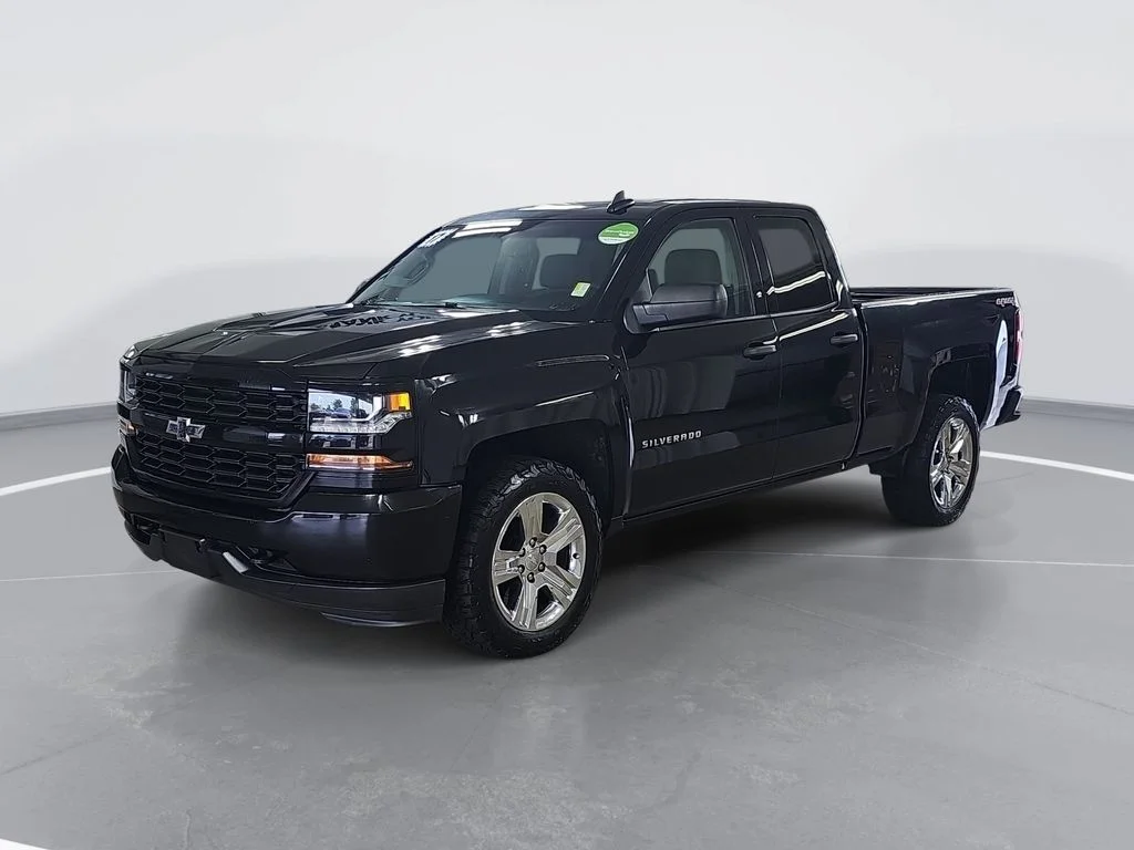 Used 2017 Black Chevrolet Custom image 9