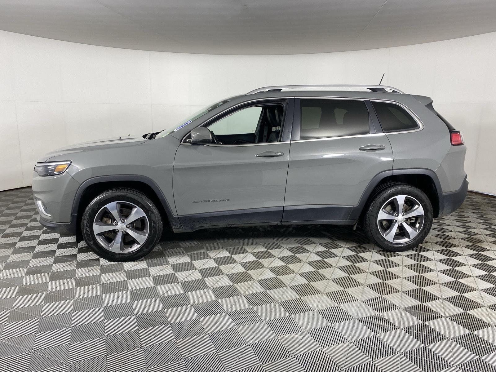 Used 2019 Sting-Gray Clearcoat Jeep Limited image 13