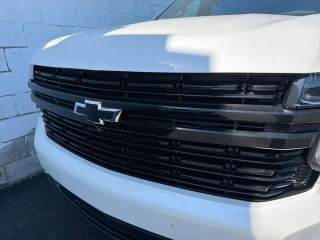 Used 2023 Iridescent Pearl Tricoat Chevrolet RST image 3