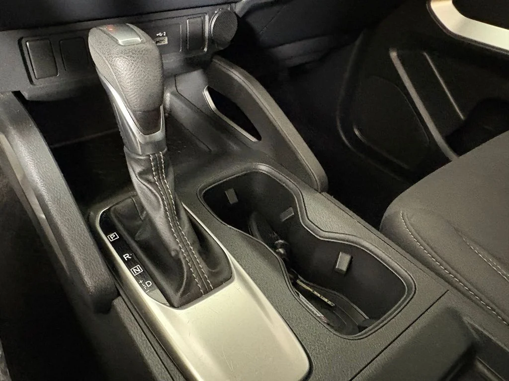 Used 2022 Gray Nissan SV image 31
