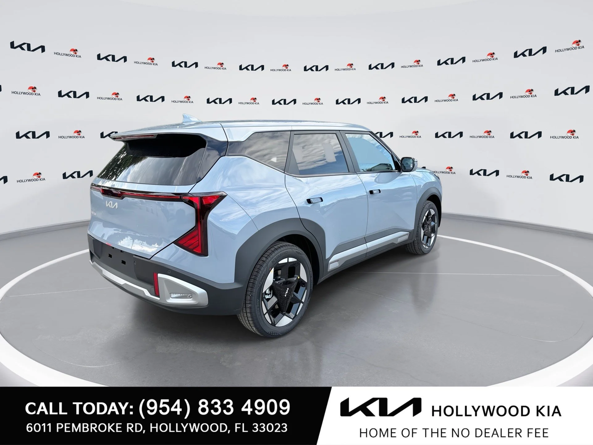 New 2027 Pale Gray Kia S image 8