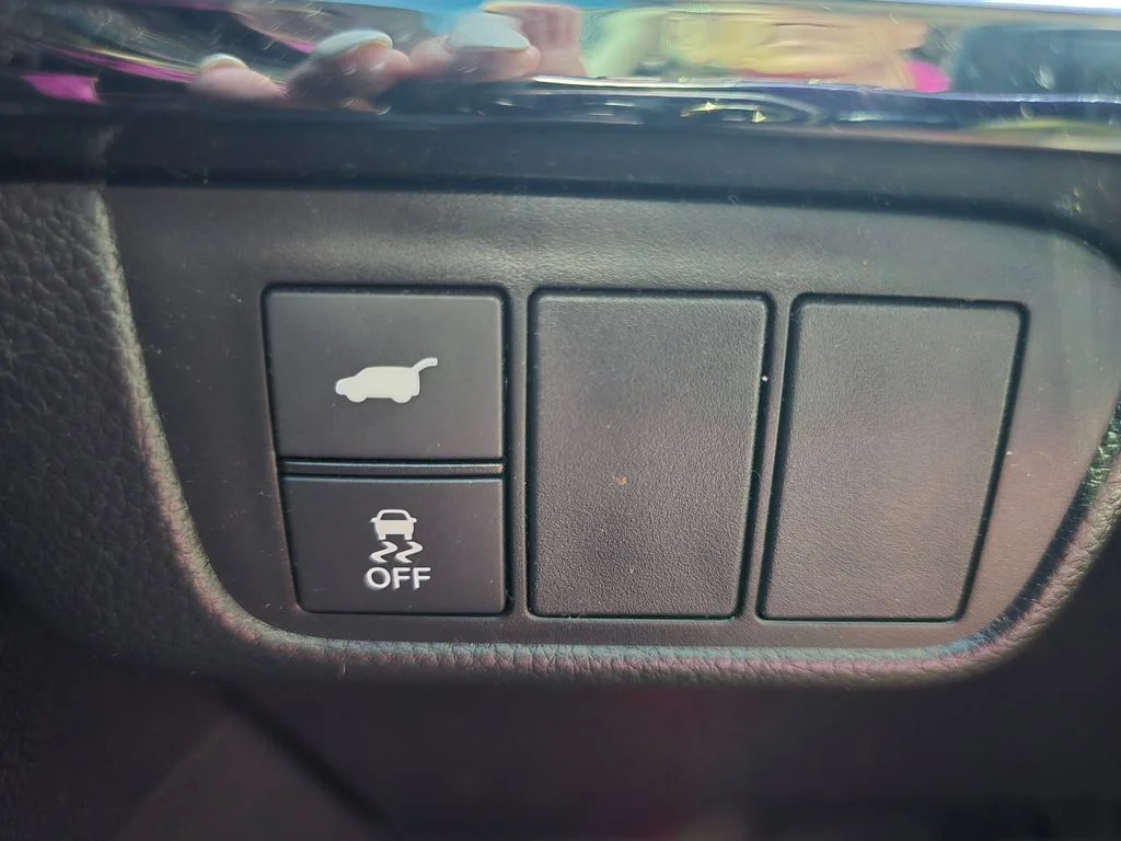 Used 2025 White Honda EX-L image 25