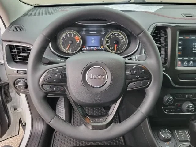 Used 2022 White Jeep Trailhawk 4x4 image 22