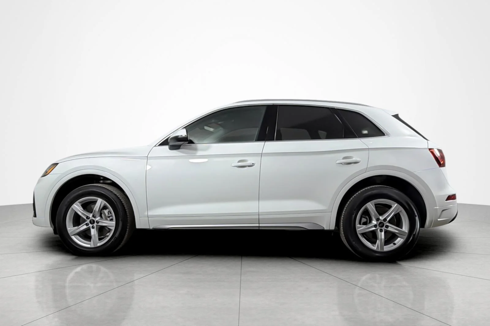 Used 2023 Ibis White Audi Premium 40 TFSI quattro image 2