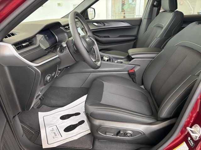 New 2026 Velvet Red Pearl-Coat Exterior Paint Jeep Laredo image 18