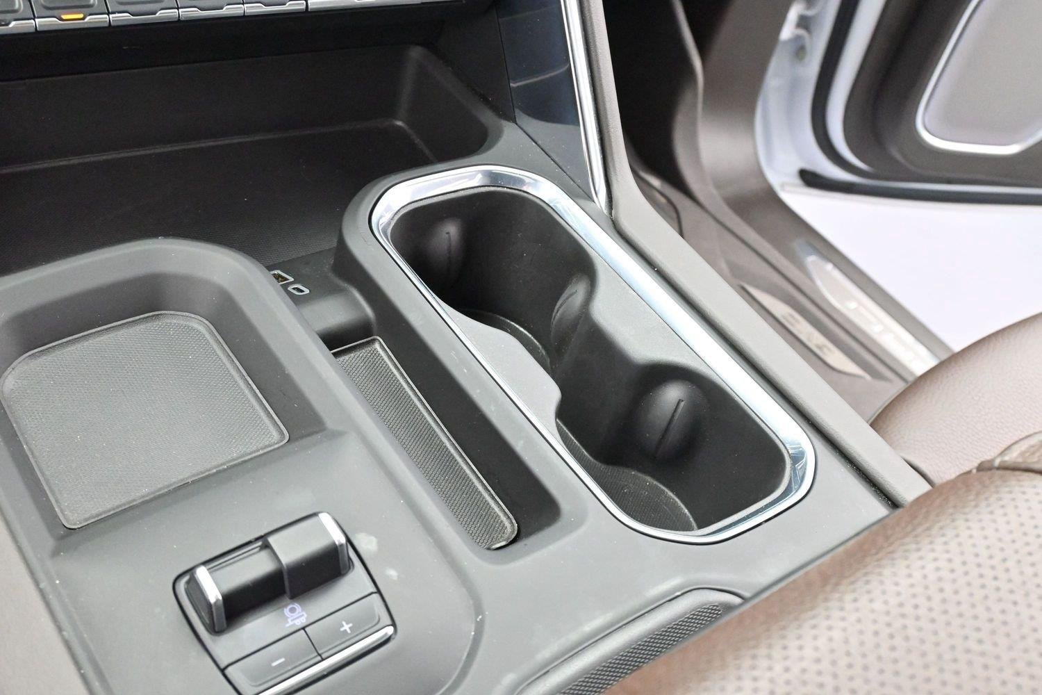 Used 2025 White Frost Tricoat GMC Denali image 19