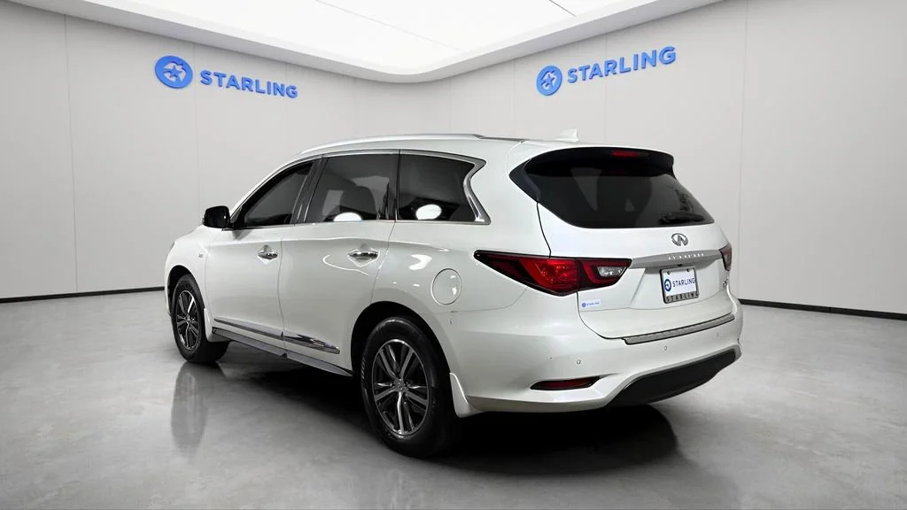 Used 2019 White INFINITI LUXE image 6