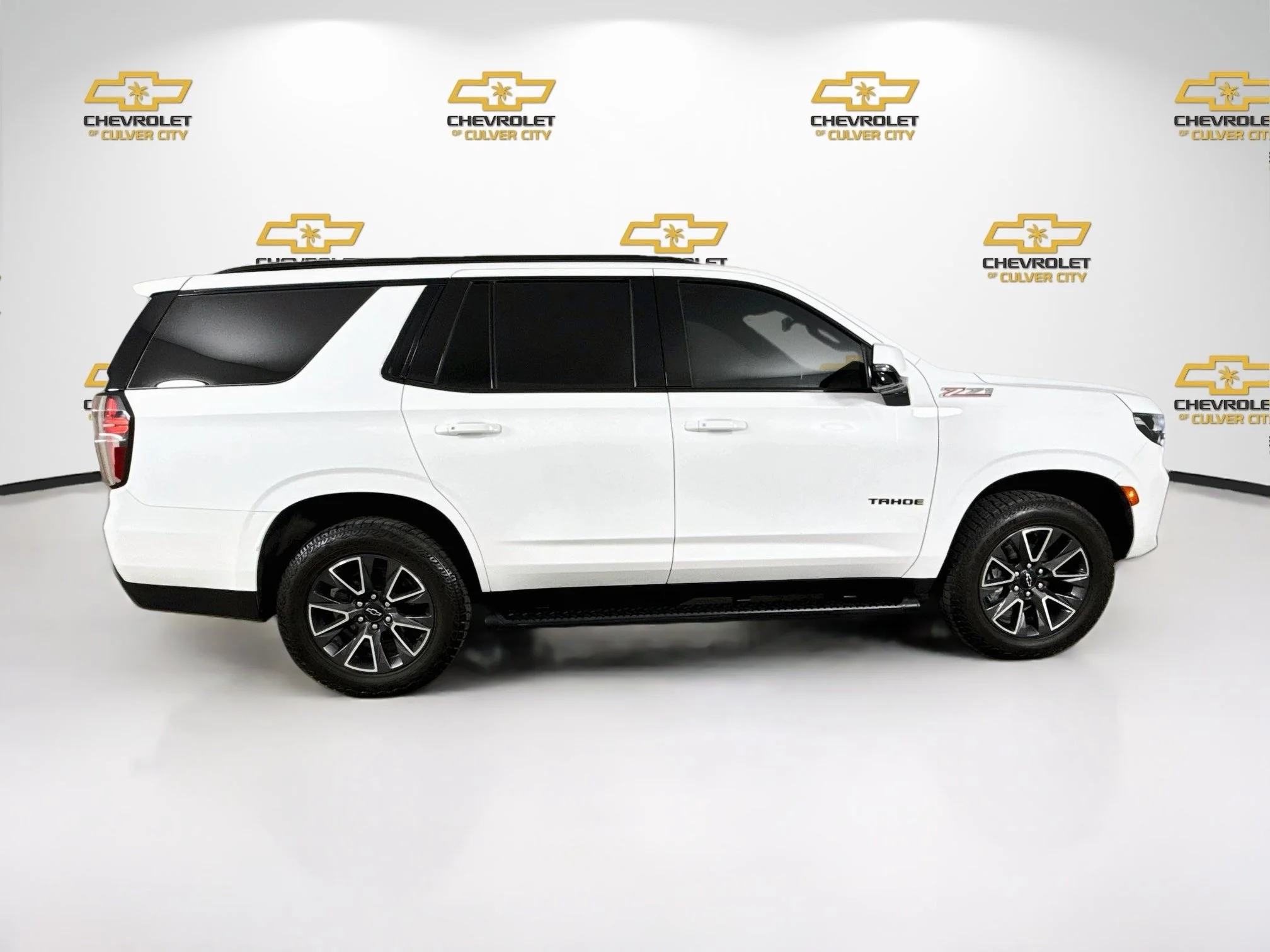 Used 2021 SUMMIT WHITE Chevrolet Z71 image 9