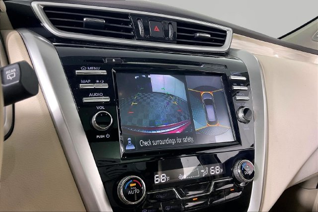 Used 2015 Red Nissan SL image 8