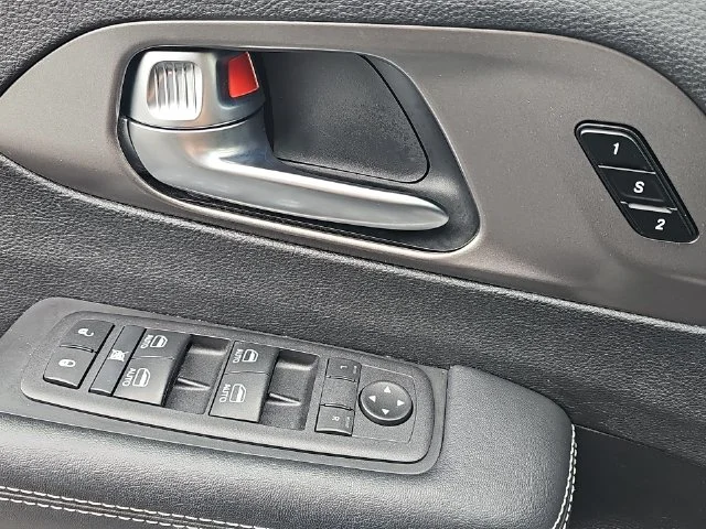 Used 2025 Black Chrysler Select image 26