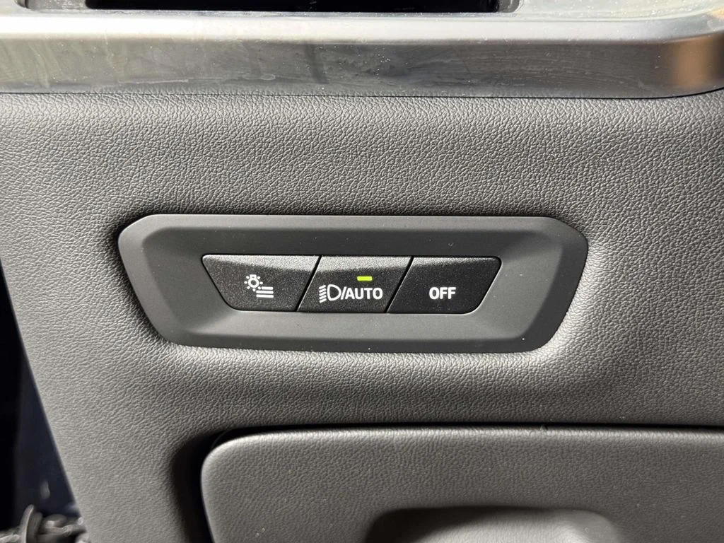 Used 2026 Black BMW xDrive40i image 19
