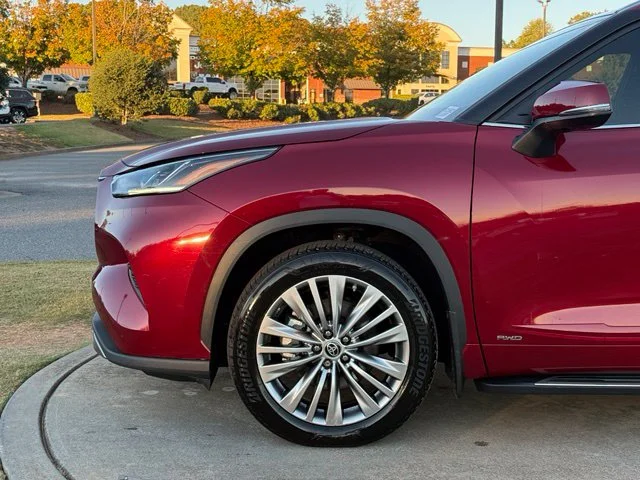 Used 2022 Red Toyota Platinum image 12