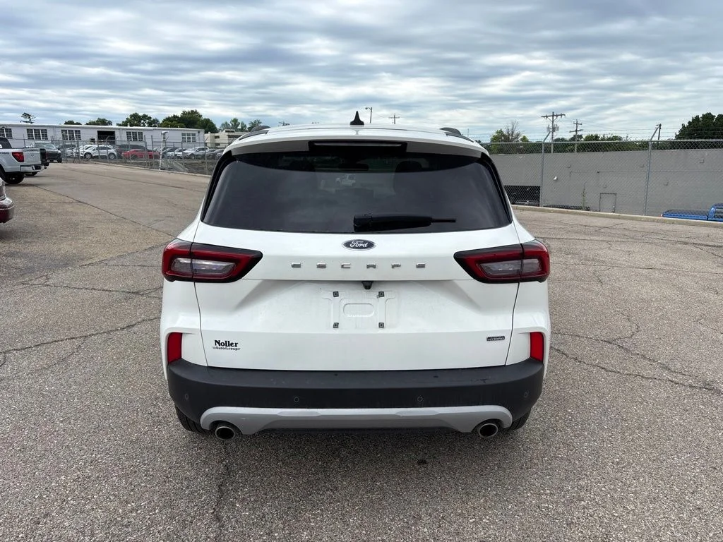 Used 2023 White Metallic Ford Base image 6