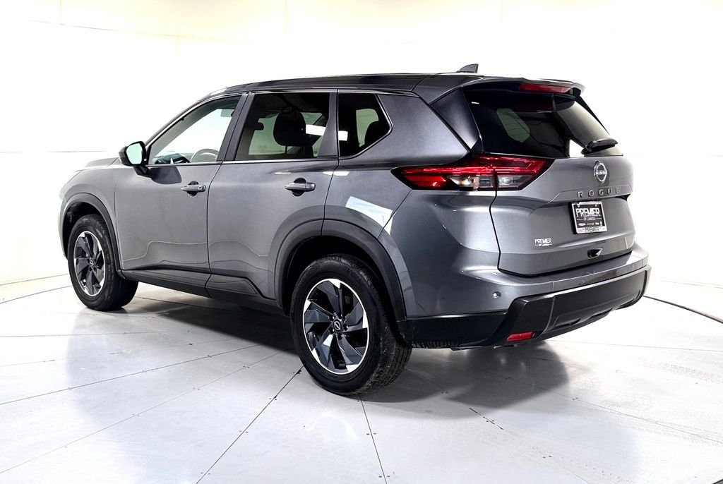 Used 2025 Gray Nissan SV image 7