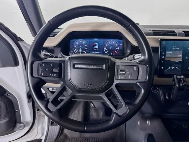 Used 2022 White Land Rover X-Dynamic HSE image 12