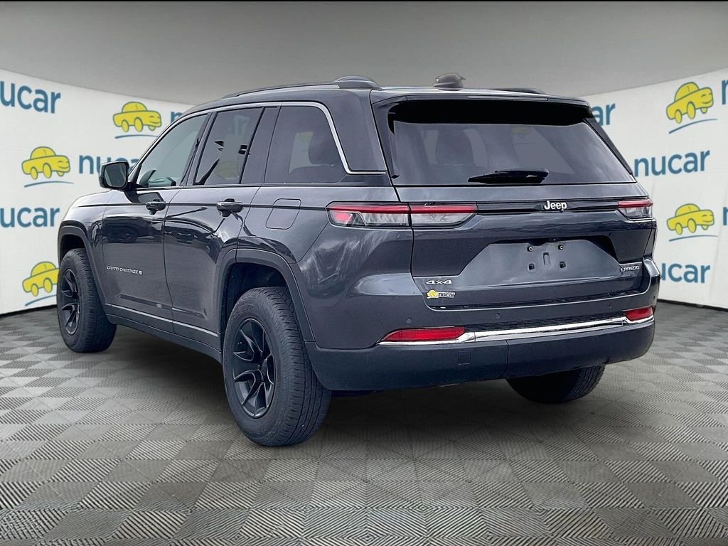 Used 2022 Baltic Gray Metallic Clearcoat Jeep Laredo image 4