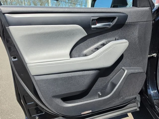 2023 Toyota Highlander XLE - Photo 19