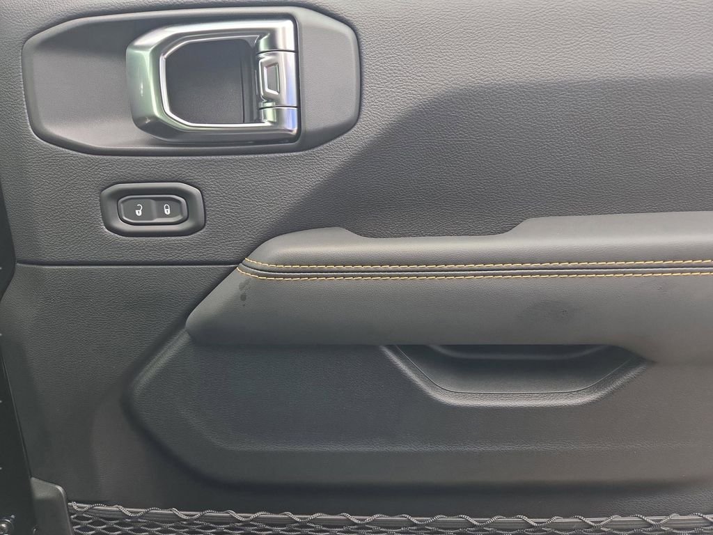 2025 Jeep Wrangler 4-Door Sahara - Photo 40