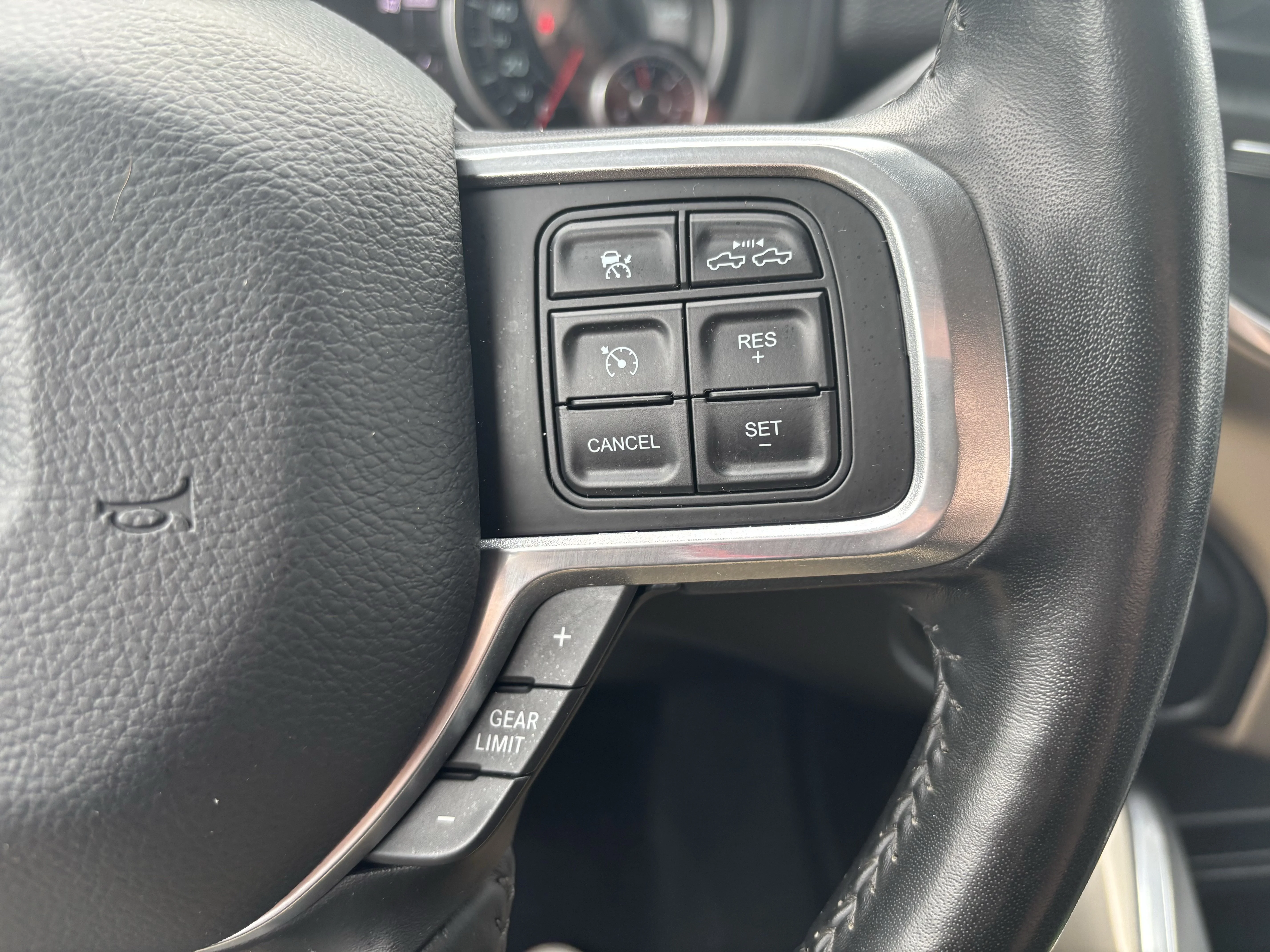 Used 2021 Granite Crystal Clearcoat Metallic Ram Laramie image 17