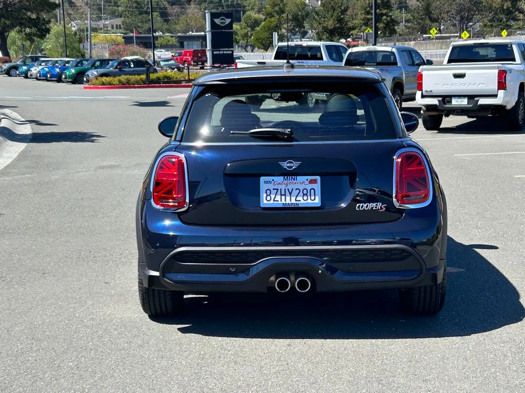 Used 2022 MINI Yours Enigmatic Black met MINI Iconic image 4