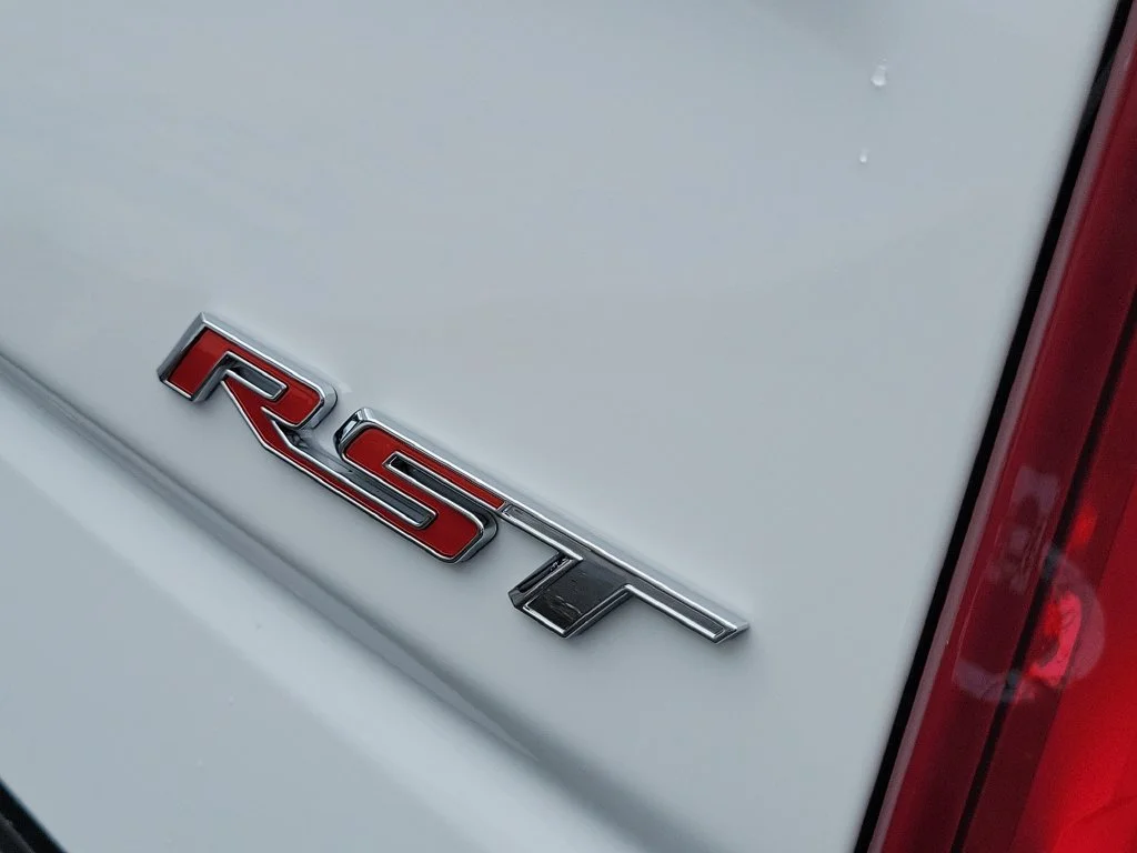 New 2026 Summit White Chevrolet RST image 32