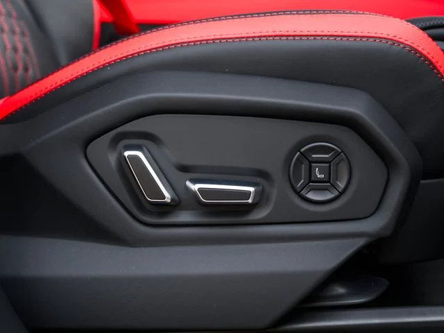 Used 2025  Lamborghini SE image 44
