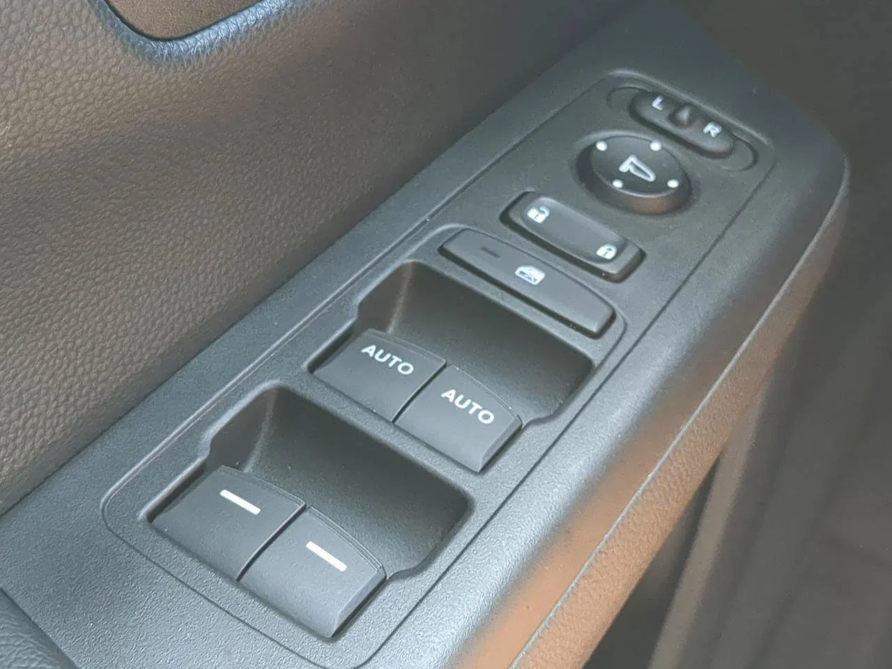 Used 2025 White Honda EX image 21
