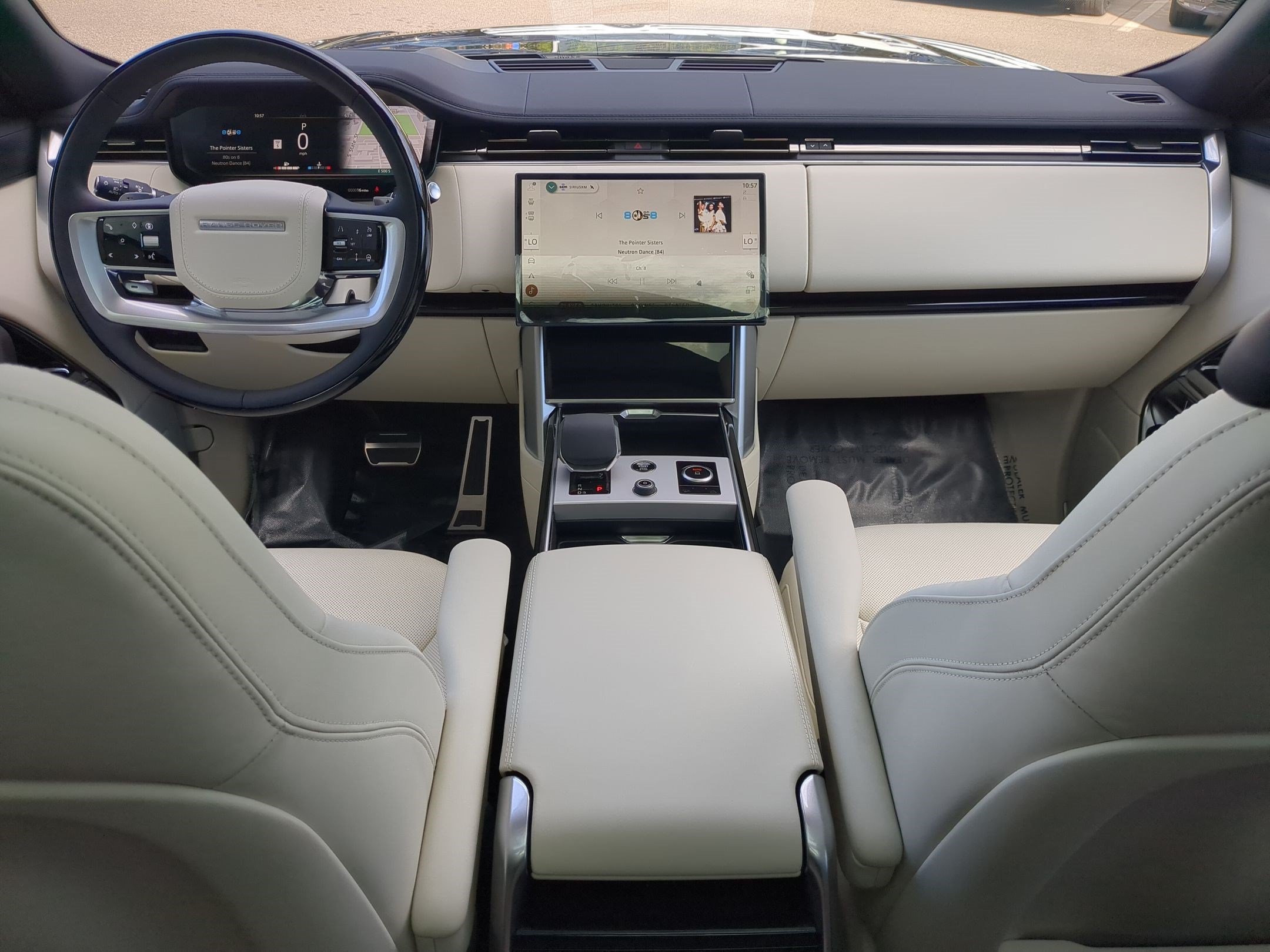 New 2027 Santorini Black Land Rover P530 SE image 26