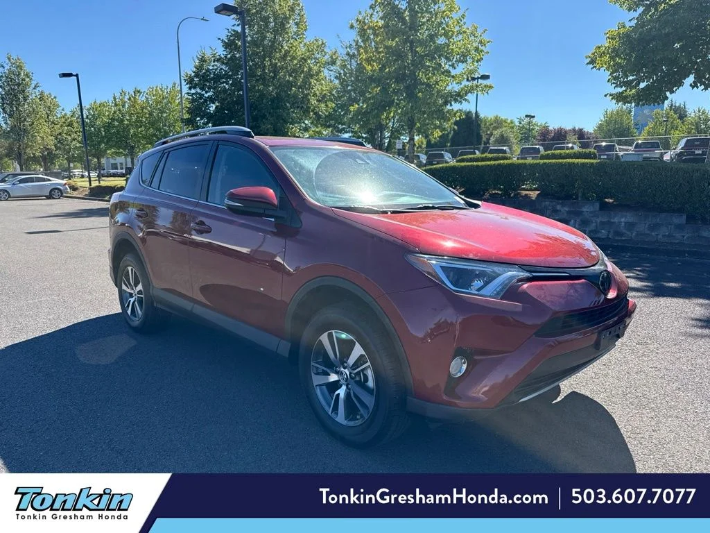 Used 2018 Ruby Flare Pearl Toyota XLE image 1